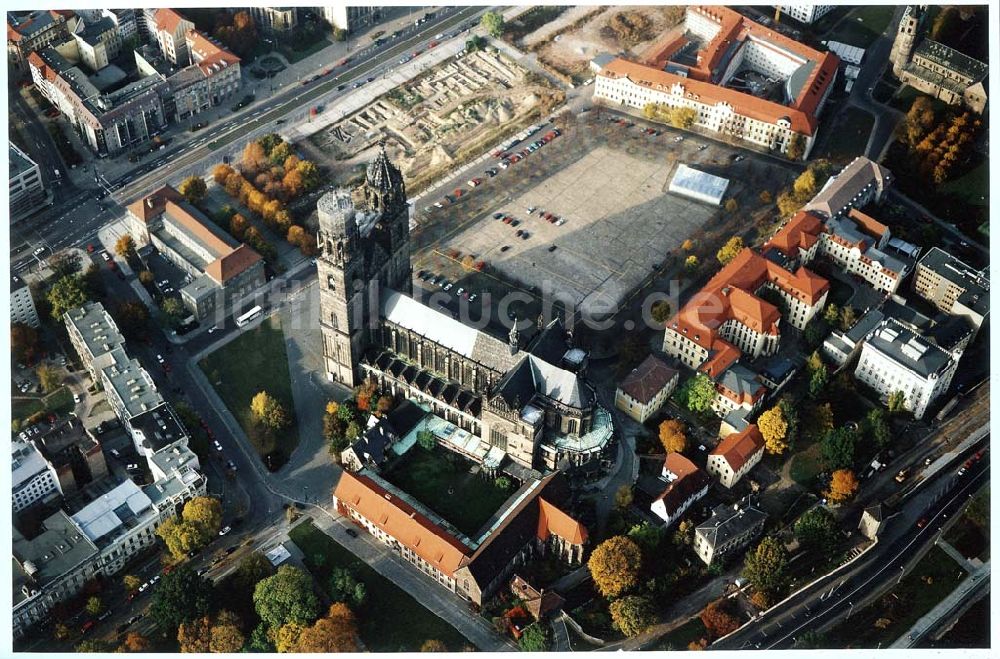 Magdeburg / Sachsen - Anhalt von oben - Dom mit Domplatz in Magdeburg / Sachsen - Anhalt.