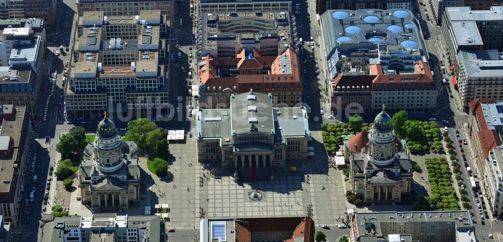 Berlin Mitte von oben - Dom- Ensemble am Gendarmenmarkt im Bezirk Mitte von Berlin