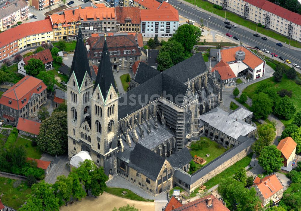 Luftaufnahme Halberstadt - Dom zu Halberstadt auf der Strasse der Romanik in Sachsen-Anhalt