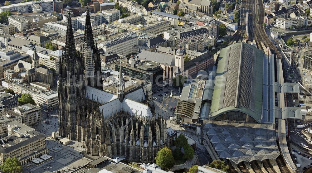 Köln von oben - Dom und Hauptbahnhof in Köln