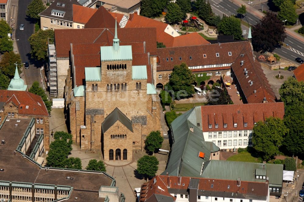 Minden aus der Vogelperspektive: Dom im Innenstadt- Zentrum Minden im Bundesland Nordrhein-Westfalen