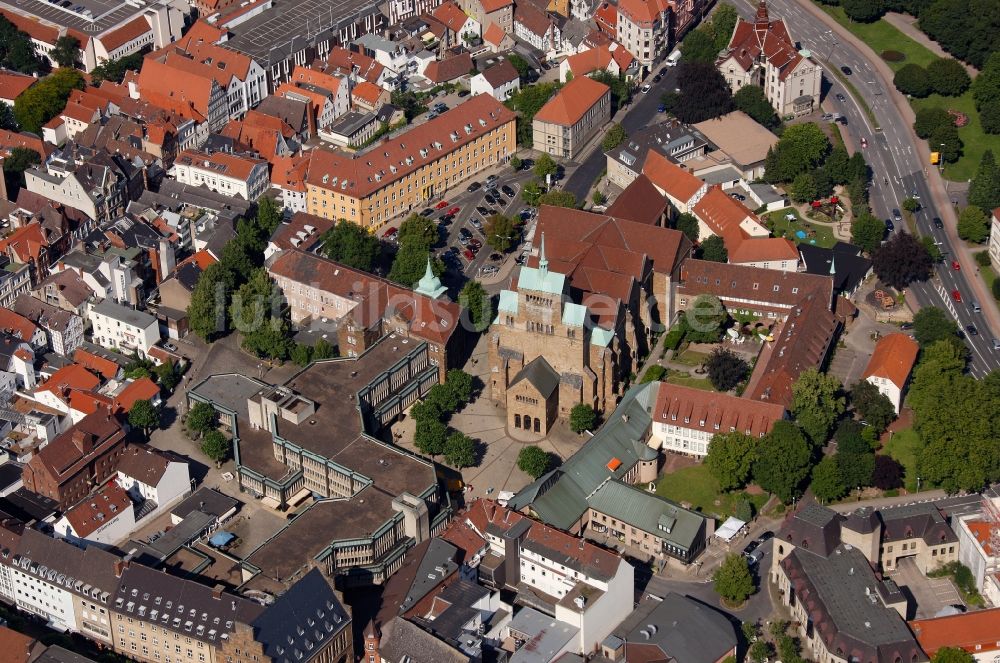 Minden aus der Vogelperspektive: Dom im Innenstadt- Zentrum Minden im Bundesland Nordrhein-Westfalen