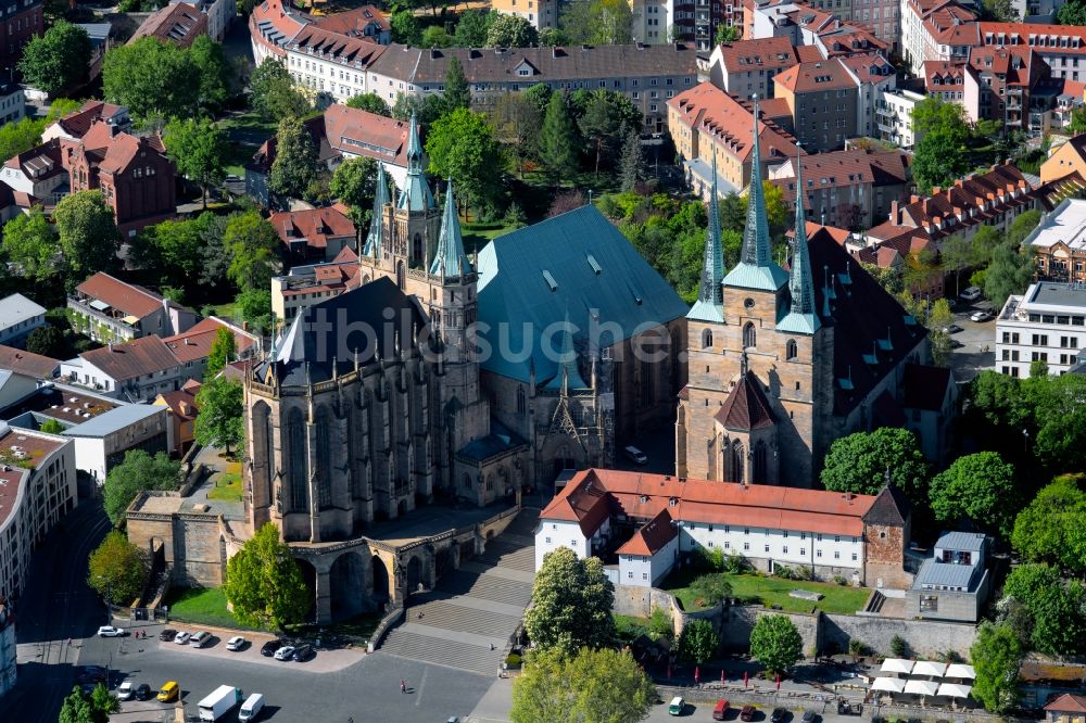 Erfurt aus der Vogelperspektive: Dom und Kirche St. Severi in der Altstadt von Erfurt im Bundesland Thüringen, Deutschland