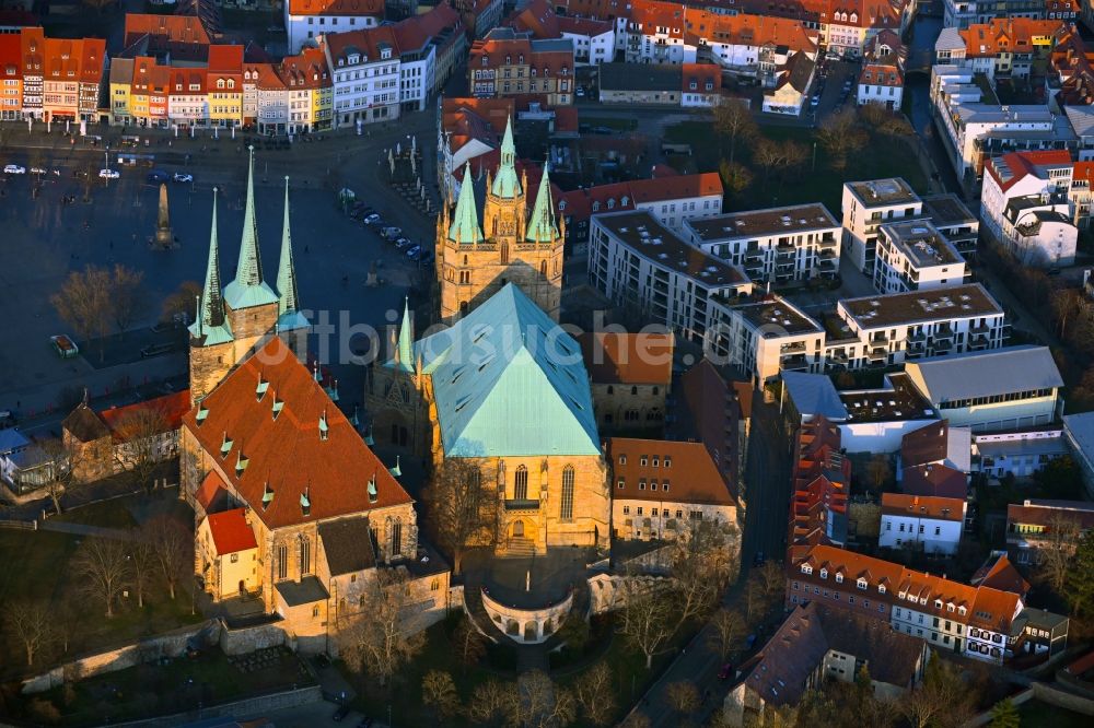 Luftbild Erfurt - Dom und Kirche St. Severi mit Domplatz in der Altstadt von Erfurt im Bundesland Thüringen, Deutschland