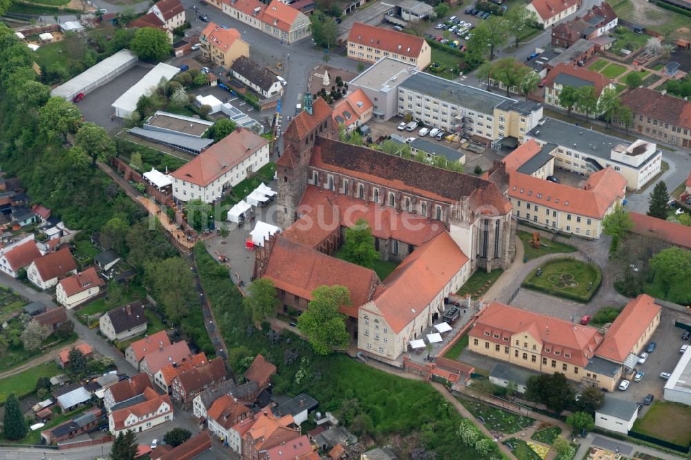 Luftaufnahme Hansestadt Havelberg - Dom St. Marien in der Hansestadt Havelberg im Bundesland Sachsen-Anhalt