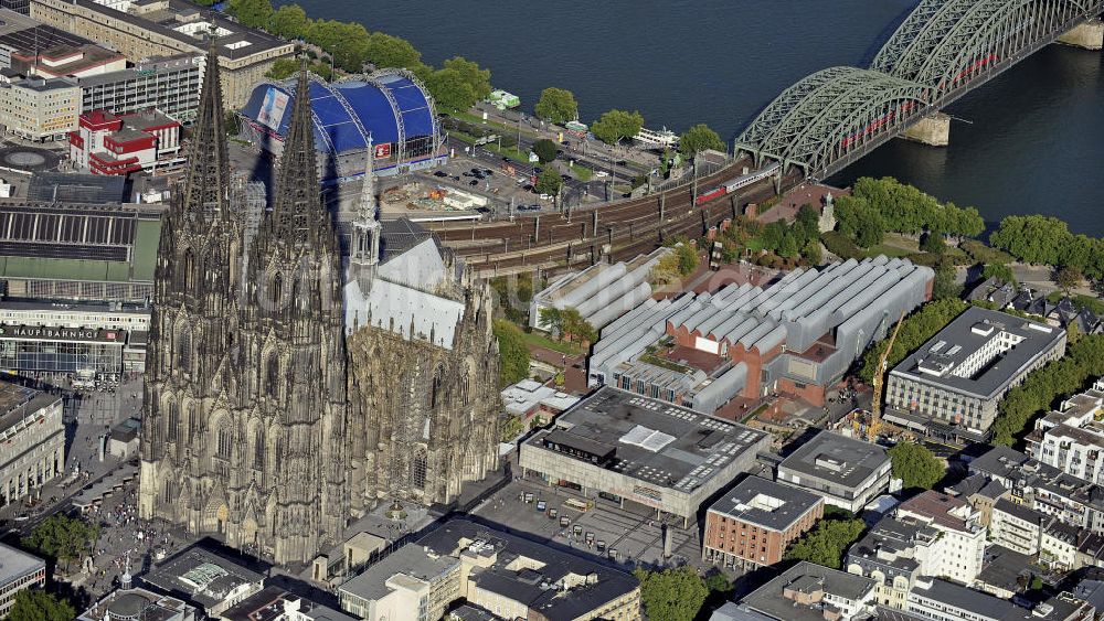 Köln von oben - Dom und Museum Ludwig in Köln