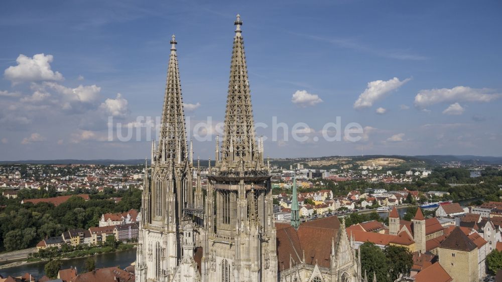 Luftbild Regensburg - Dom St Peter in der Altstadt in Regensburg im Bundesland Bayern