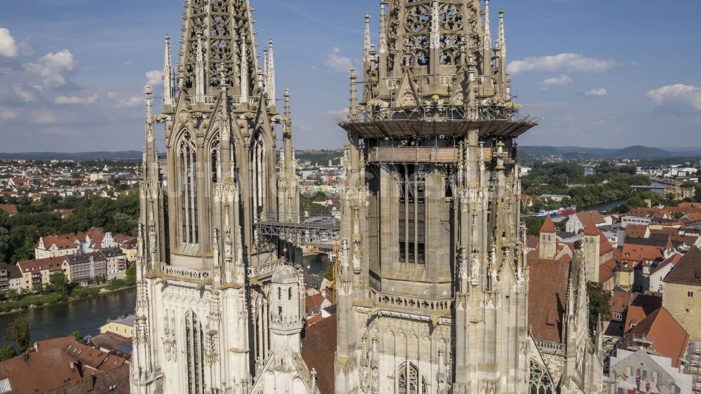 Luftbild Regensburg - Dom St Peter in der Altstadt in Regensburg im Bundesland Bayern