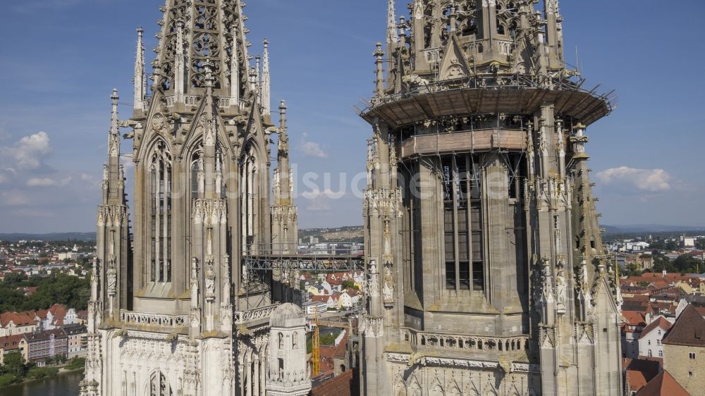 Luftaufnahme Regensburg - Dom St Peter in der Altstadt in Regensburg im Bundesland Bayern