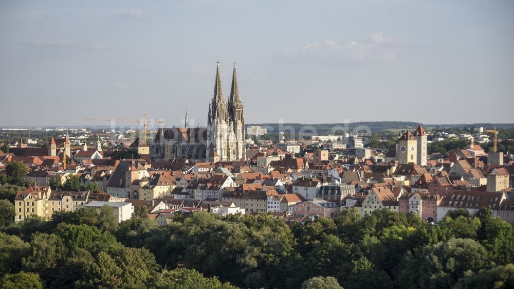 Luftbild Regensburg - Dom St Peter in der Altstadt in Regensburg im Bundesland Bayern