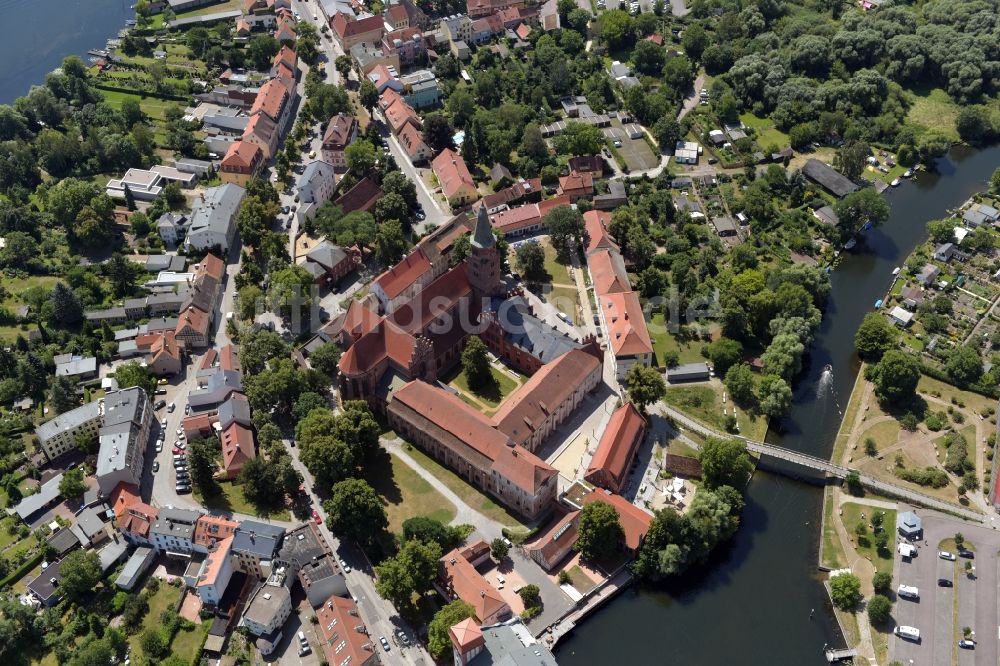 Luftbild Brandenburg an der Havel - Dom St. Peter und Paul im Burghof in Brandenburg an der Havel in Brandenburg