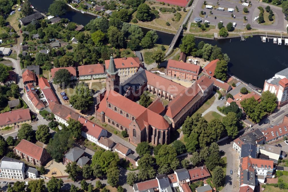 Luftbild Brandenburg an der Havel - Dom St. Peter und Paul im Burghof in Brandenburg an der Havel in Brandenburg