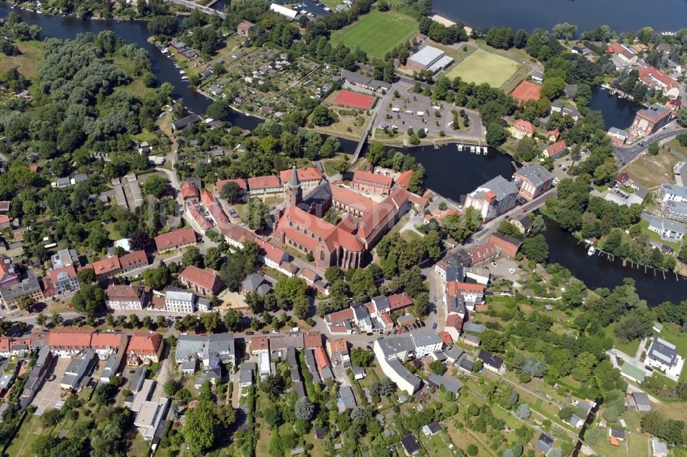 Luftaufnahme Brandenburg an der Havel - Dom St. Peter und Paul im Burghof in Brandenburg an der Havel in Brandenburg