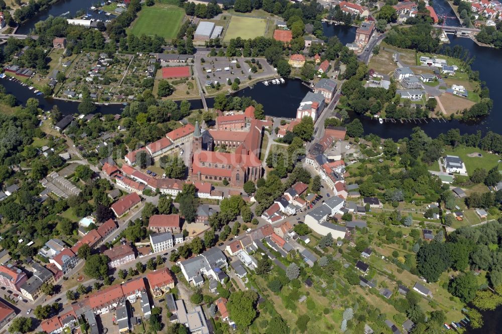 Brandenburg an der Havel aus der Vogelperspektive: Dom St. Peter und Paul im Burghof in Brandenburg an der Havel in Brandenburg