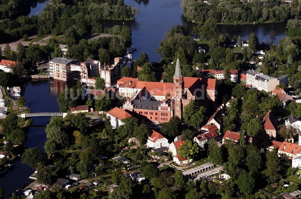 Luftbild Brandenburg an der Havel - Dom St. Peter und Paul im Burghof in Brandenburg an der Havel in Brandenburg