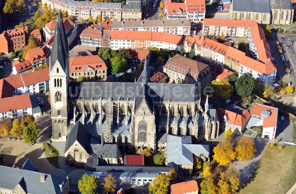 Halberstadt von oben - Dom St. Stephanus und St. Sixtus in Halberstadt im Bundesland Sachsen-Anhalt