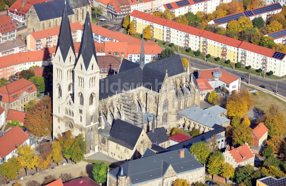 Halberstadt von oben - Dom St. Stephanus und St. Sixtus in Halberstadt im Bundesland Sachsen-Anhalt