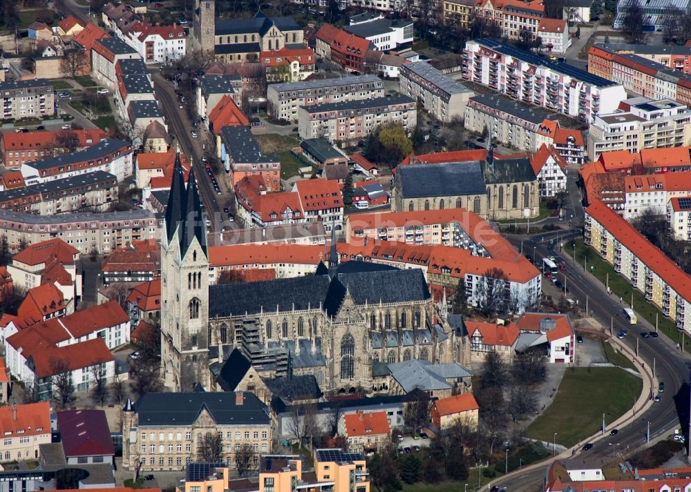 Halberstadt von oben - Dom St. Stephanus und St. Sixtus in Halberstadt im Bundesland Sachsen-Anhalt