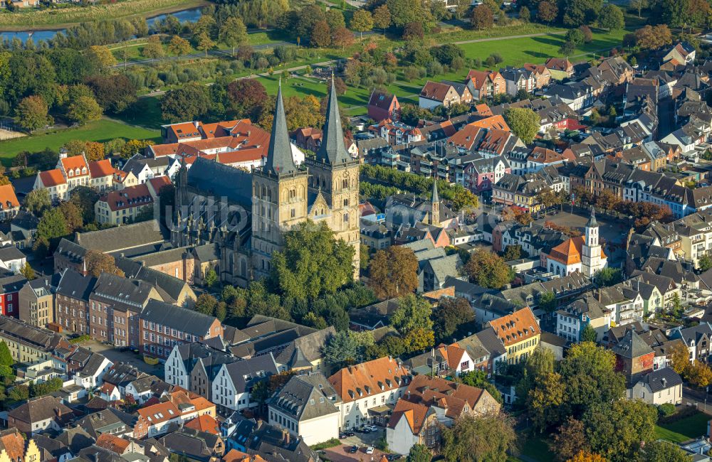 Luftaufnahme Xanten - Dom St.Viktor Probsteikirche im Altstadt- Zentrum im Ortsteil Wardt in Xanten im Bundesland Nordrhein-Westfalen, Deutschland