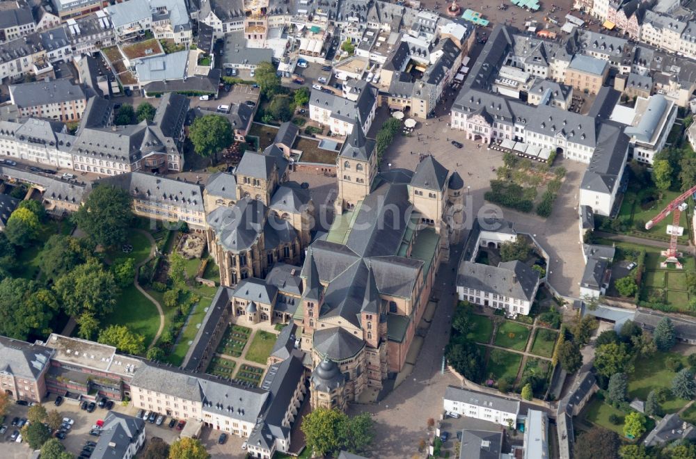 Trier aus der Vogelperspektive: Dom in Trier im Bundesland Rheinland-Pfalz