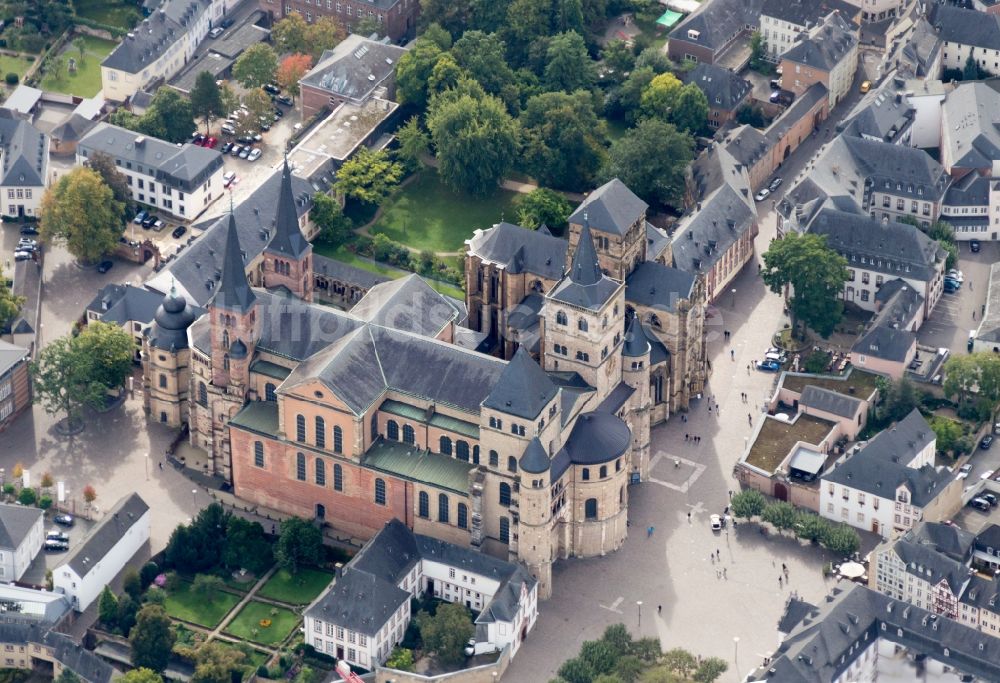 Trier aus der Vogelperspektive: Dom in Trier im Bundesland Rheinland-Pfalz