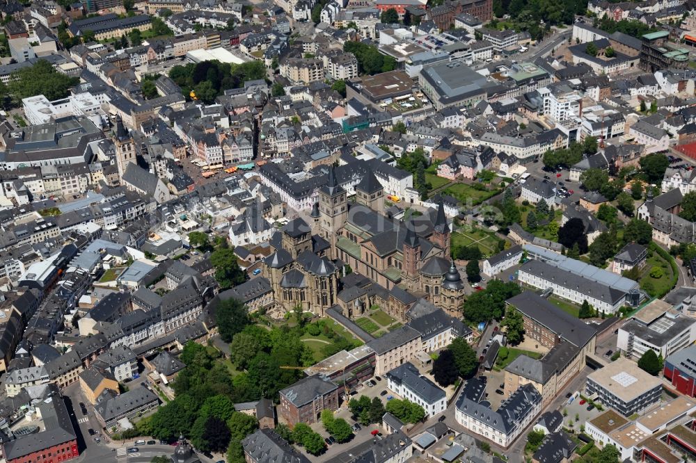 Trier aus der Vogelperspektive: Dom in Trier im Bundesland Rheinland-Pfalz