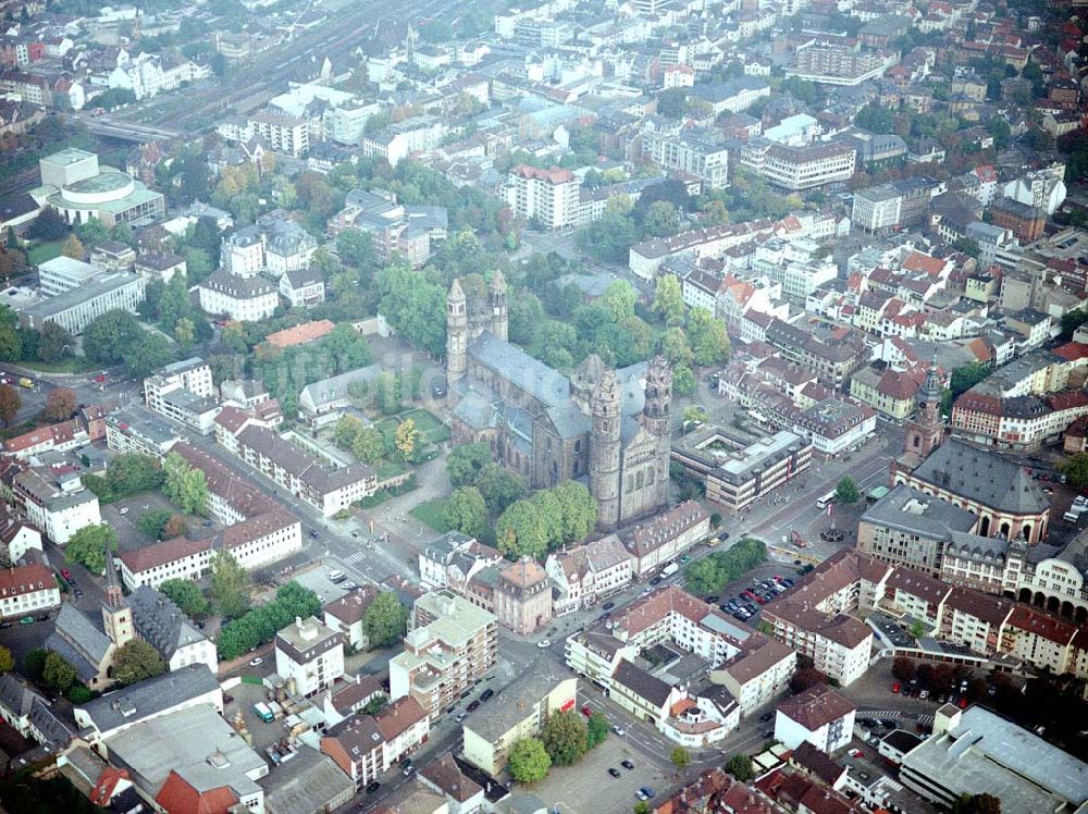 Luftaufnahme Worms - Dom zu Worms mit Altstadtzentrum.