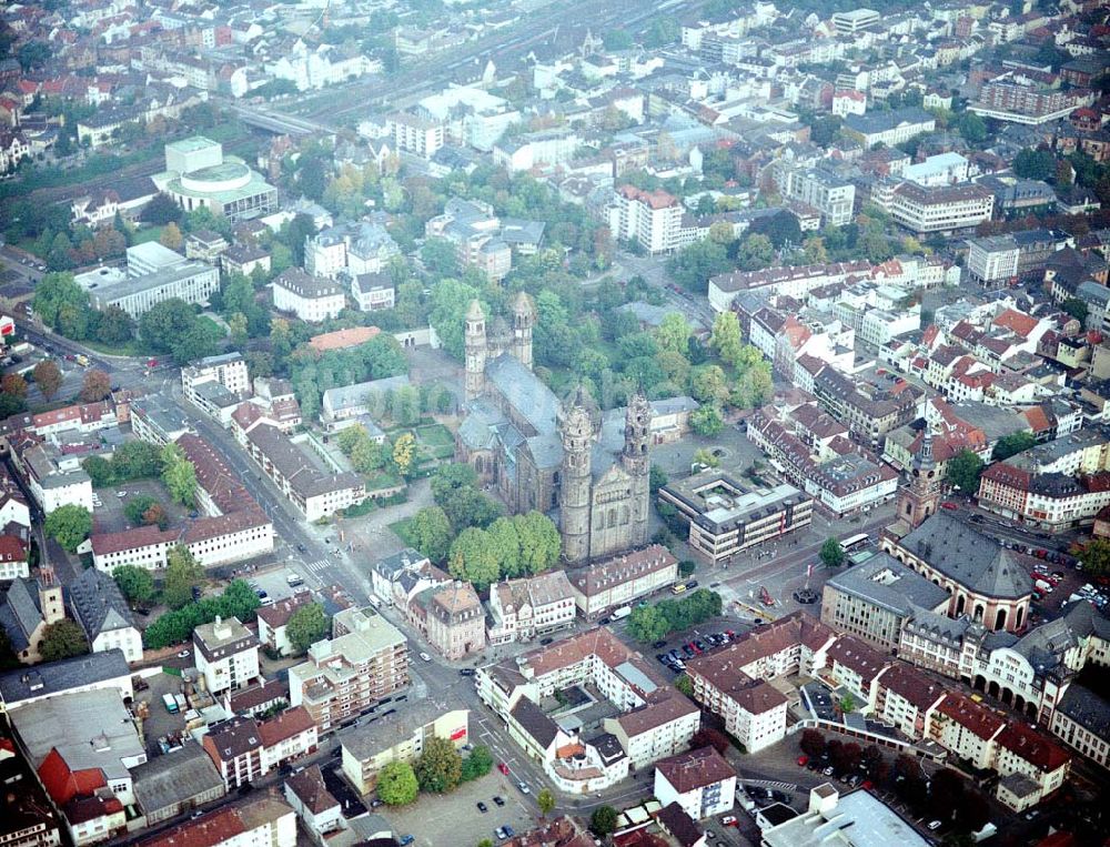 Worms von oben - Dom zu Worms mit Altstadtzentrum.