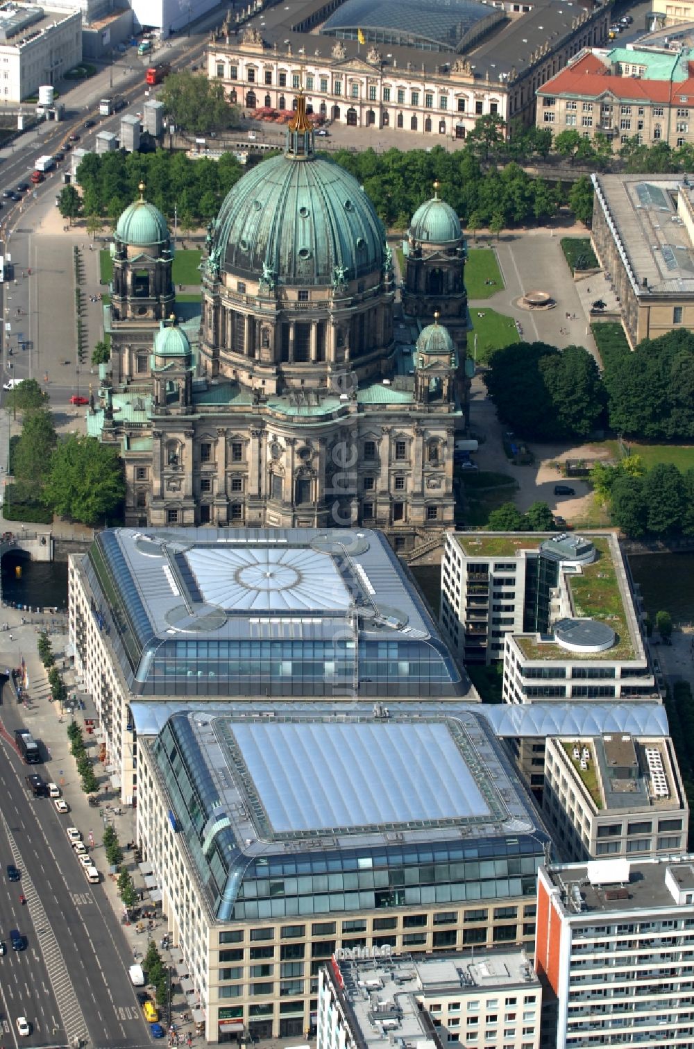 Berlin aus der Vogelperspektive: DomAquqrée und Berliner Dom in Berlin-Mitte