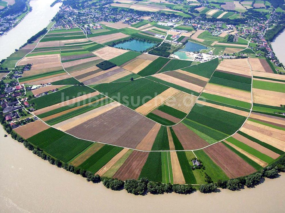 Ybbs-Persenbeug (Österreich) aus der Vogelperspektive: Donau Verlauf bei Ybbs-Persenbeug - Österreich