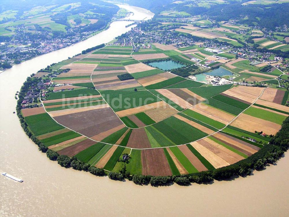 Luftaufnahme Ybbs-Persenbeug (Österreich) - Donau Verlauf bei Ybbs-Persenbeug - Österreich