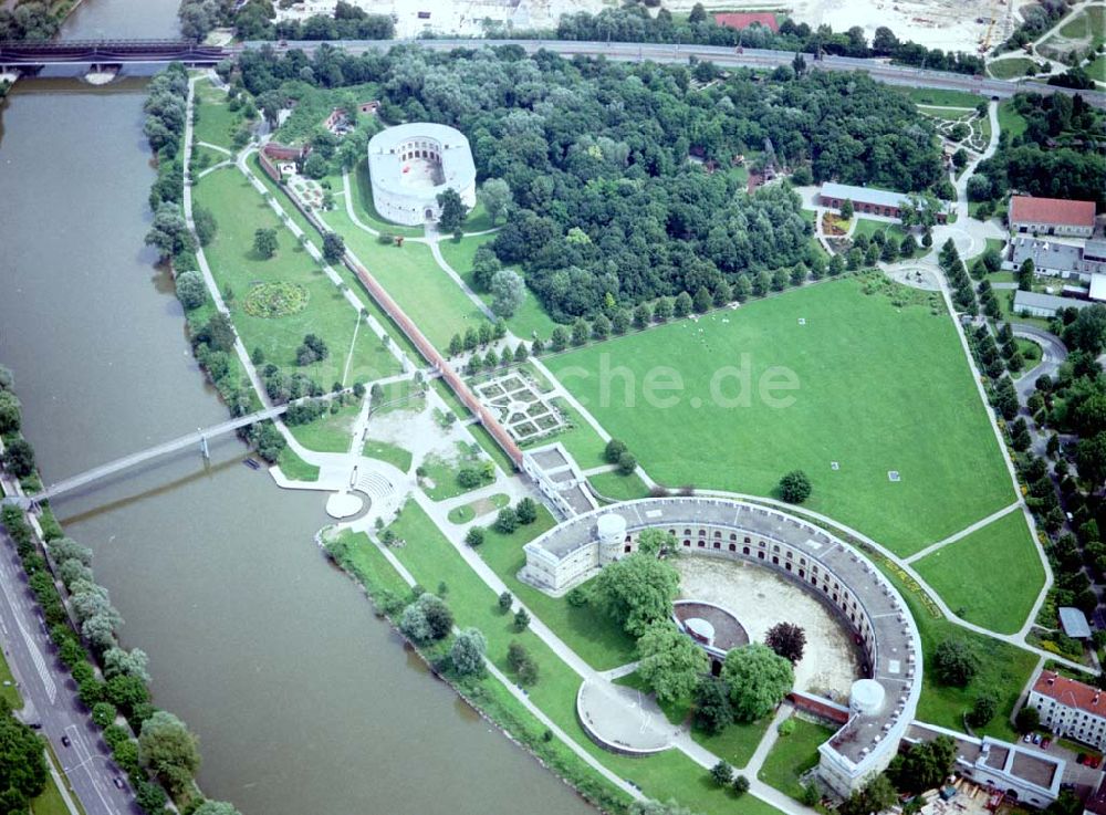 Luftaufnahme Ingolstadt - Donaubühne Reduit Tilly mit der Turm Triva im Klenzepark in Ingolstadt