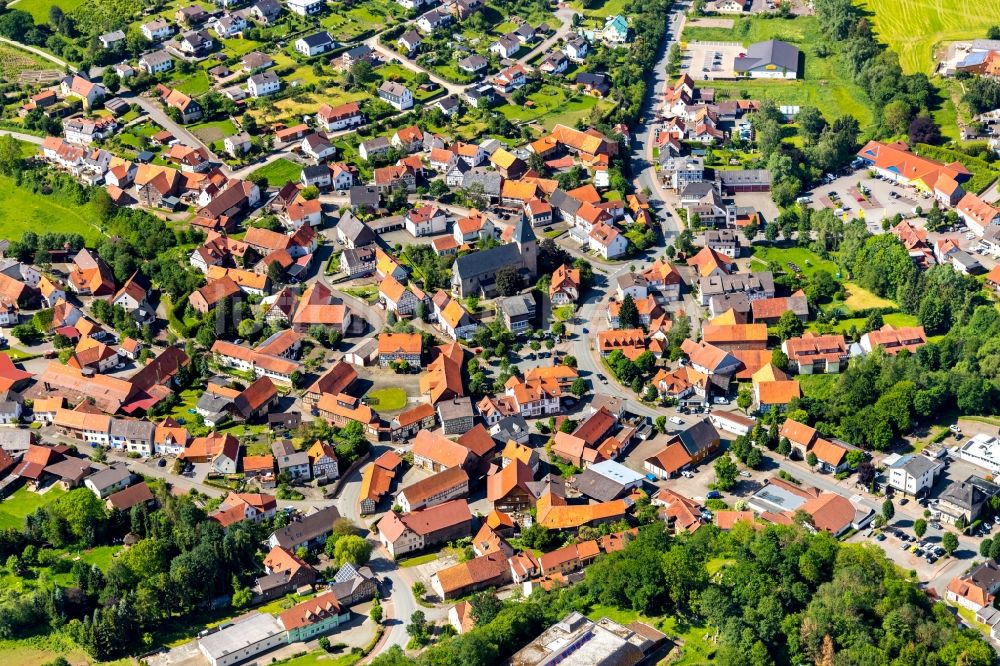 Adorf aus der Vogelperspektive: Dorf - Ansicht in Adorf im Bundesland Hessen, Deutschland