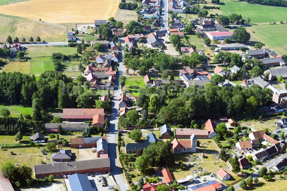 Ahlum aus der Vogelperspektive: Dorf - Ansicht in Ahlum im Bundesland Sachsen-Anhalt, Deutschland