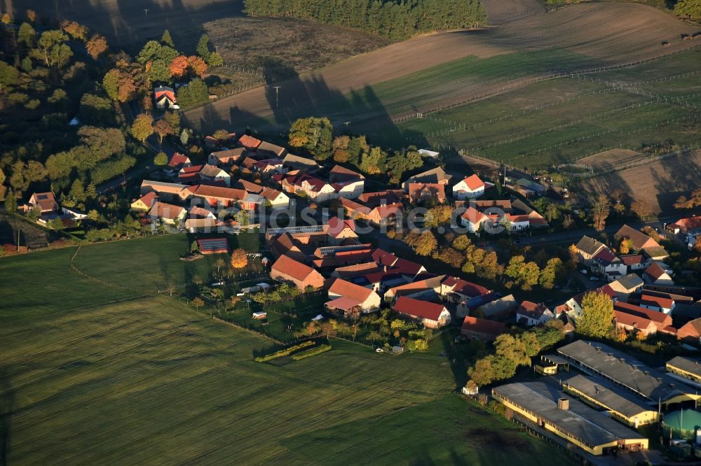 Ahrensdorf aus der Vogelperspektive: Dorf - Ansicht von Ahrensdorf im Bundesland Brandenburg