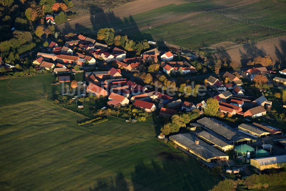 Ahrensdorf aus der Vogelperspektive: Dorf - Ansicht von Ahrensdorf im Bundesland Brandenburg