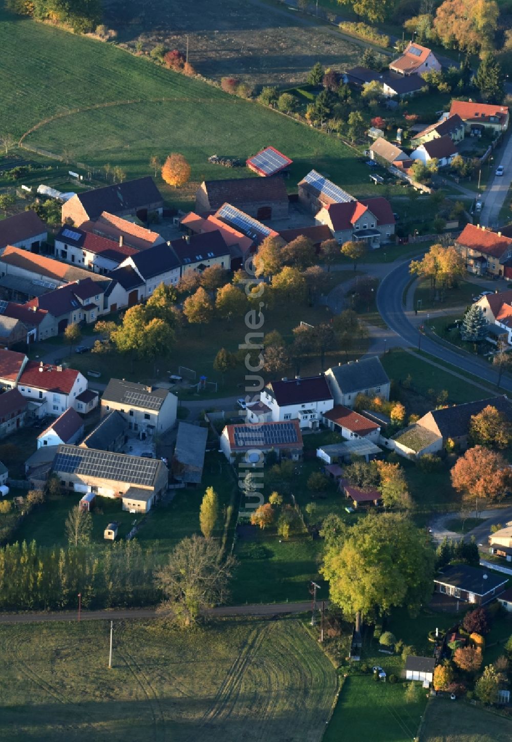 Ahrensdorf aus der Vogelperspektive: Dorf - Ansicht von Ahrensdorf im Bundesland Brandenburg