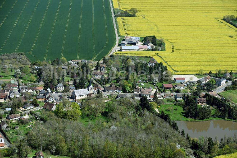 Luftbild Aillant-sur-Milleron - Dorf - Ansicht von Aillant-sur-Milleron in Centre-Val de Loire, Frankreich