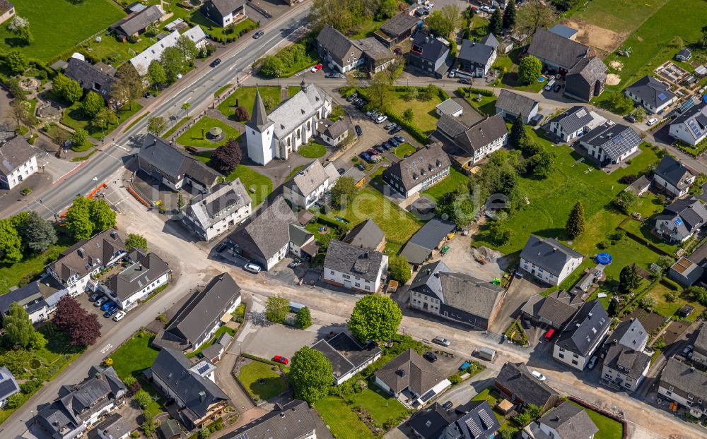 Altenbüren aus der Vogelperspektive: Dorf - Ansicht in Altenbüren im Bundesland Nordrhein-Westfalen, Deutschland