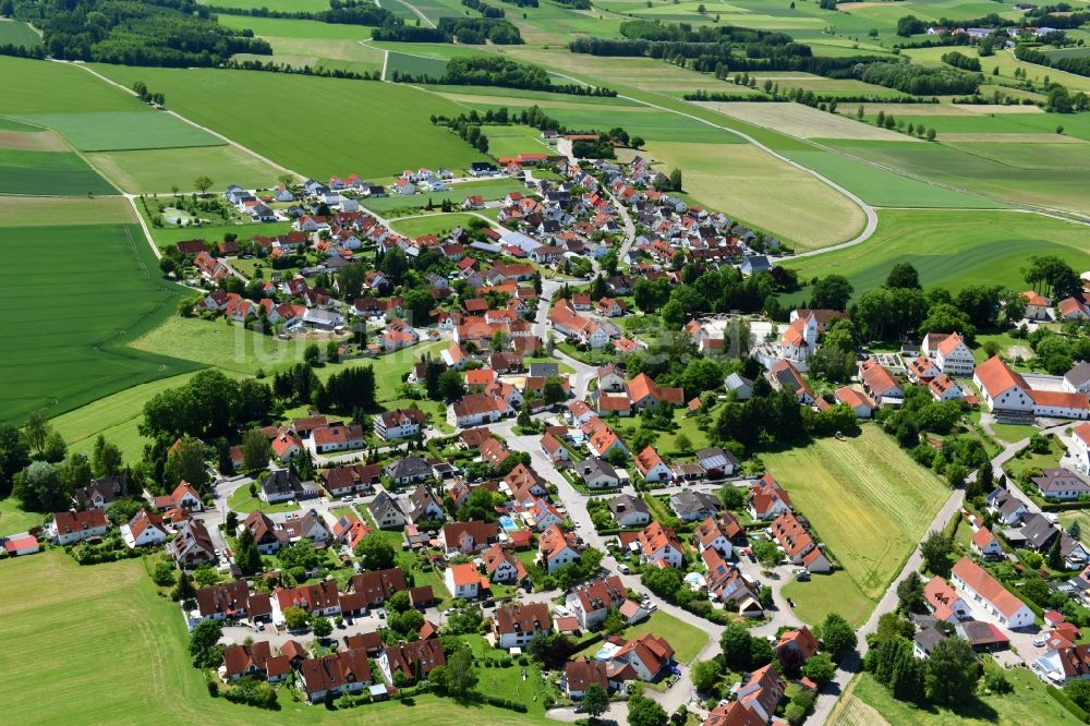 Arnbach aus der Vogelperspektive: Dorf - Ansicht in Arnbach im Bundesland Bayern, Deutschland