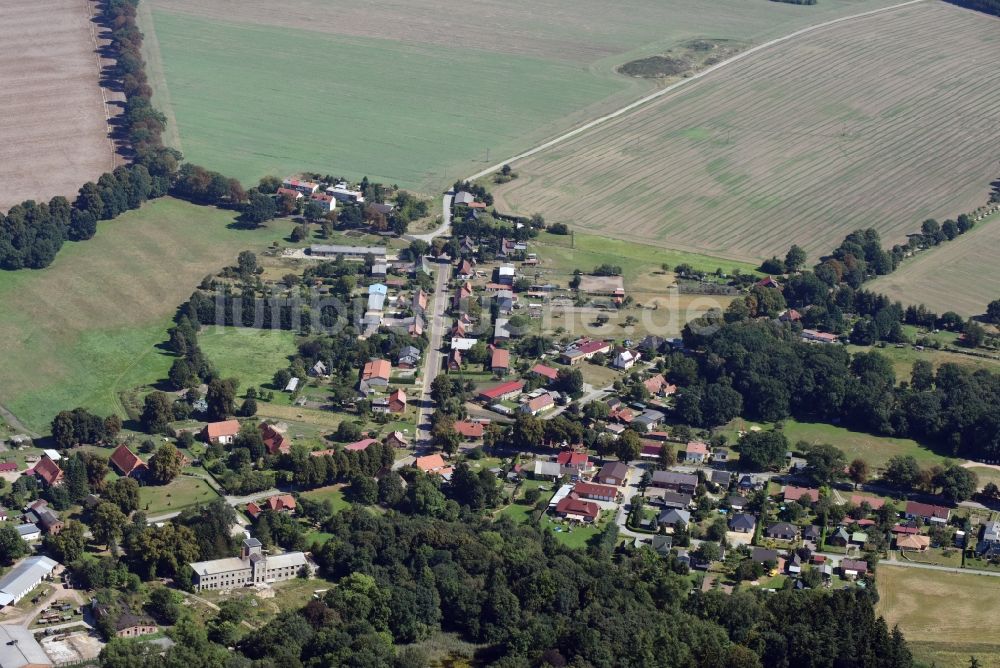 Banzin aus der Vogelperspektive: Dorf - Ansicht von Banzin im Bundesland Mecklenburg-Vorpommern