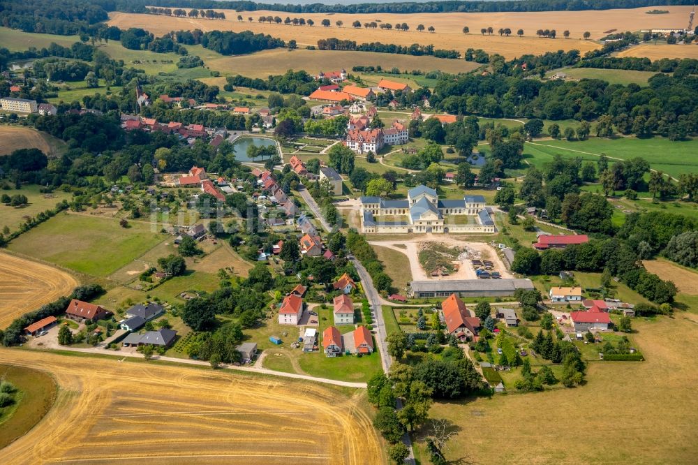 Luftaufnahme Basedow - Dorf - Ansicht von Basedow im Bundesland Mecklenburg-Vorpommern