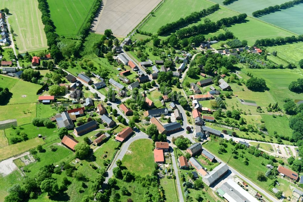 Brunow aus der Vogelperspektive: Dorf - Ansicht in Brunow im Bundesland Mecklenburg-Vorpommern, Deutschland