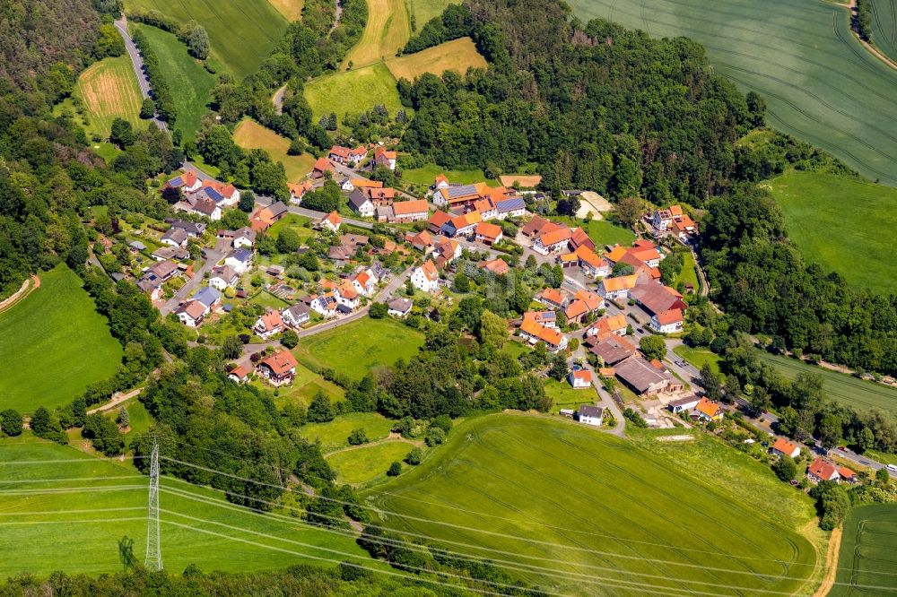 Buhlen aus der Vogelperspektive: Dorf - Ansicht in Buhlen im Bundesland Hessen, Deutschland