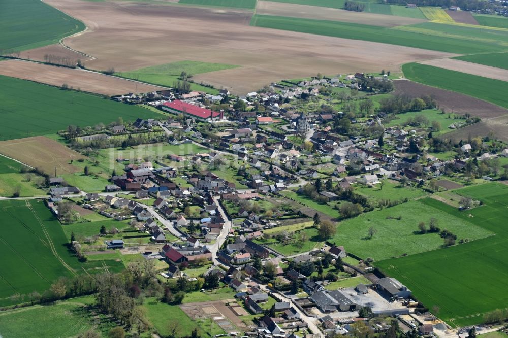 Catillon- Fumechon von oben - Dorf - Ansicht von Catillon- Fumechon in Nord-Pas-de-Calais Picardie, Frankreich