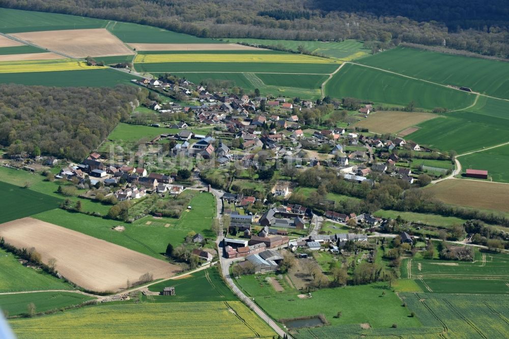 Catillon- Fumechon aus der Vogelperspektive: Dorf - Ansicht von Catillon- Fumechon in Nord-Pas-de-Calais Picardie, Frankreich