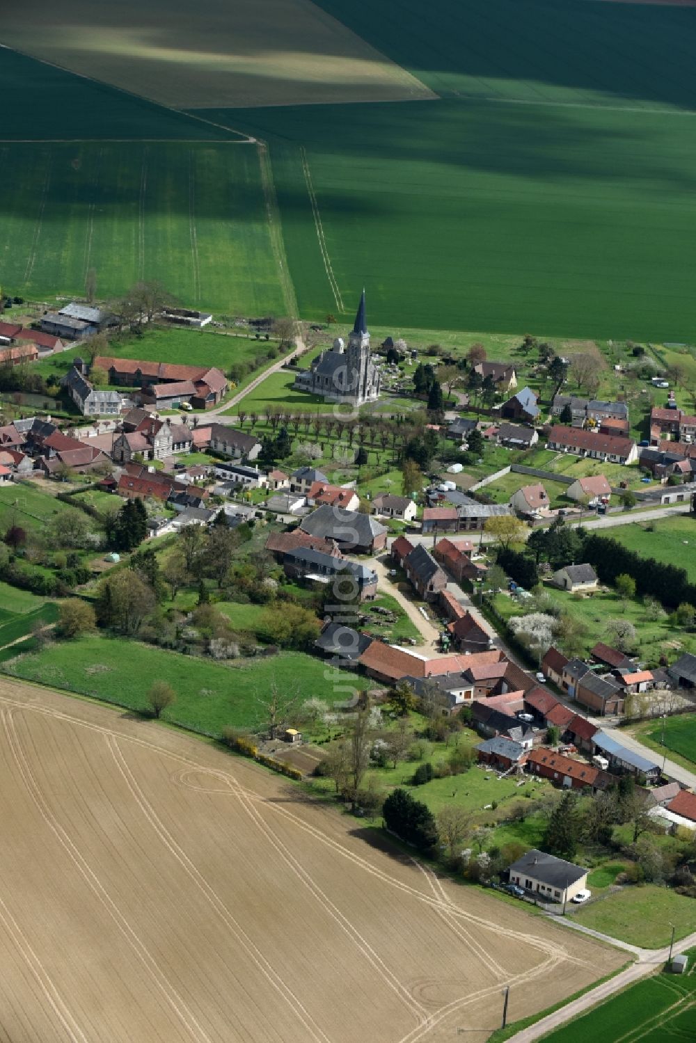 Coullemelle von oben - Dorf - Ansicht von Coullemelle in Nord-Pas-de-Calais Picardie, Frankreich