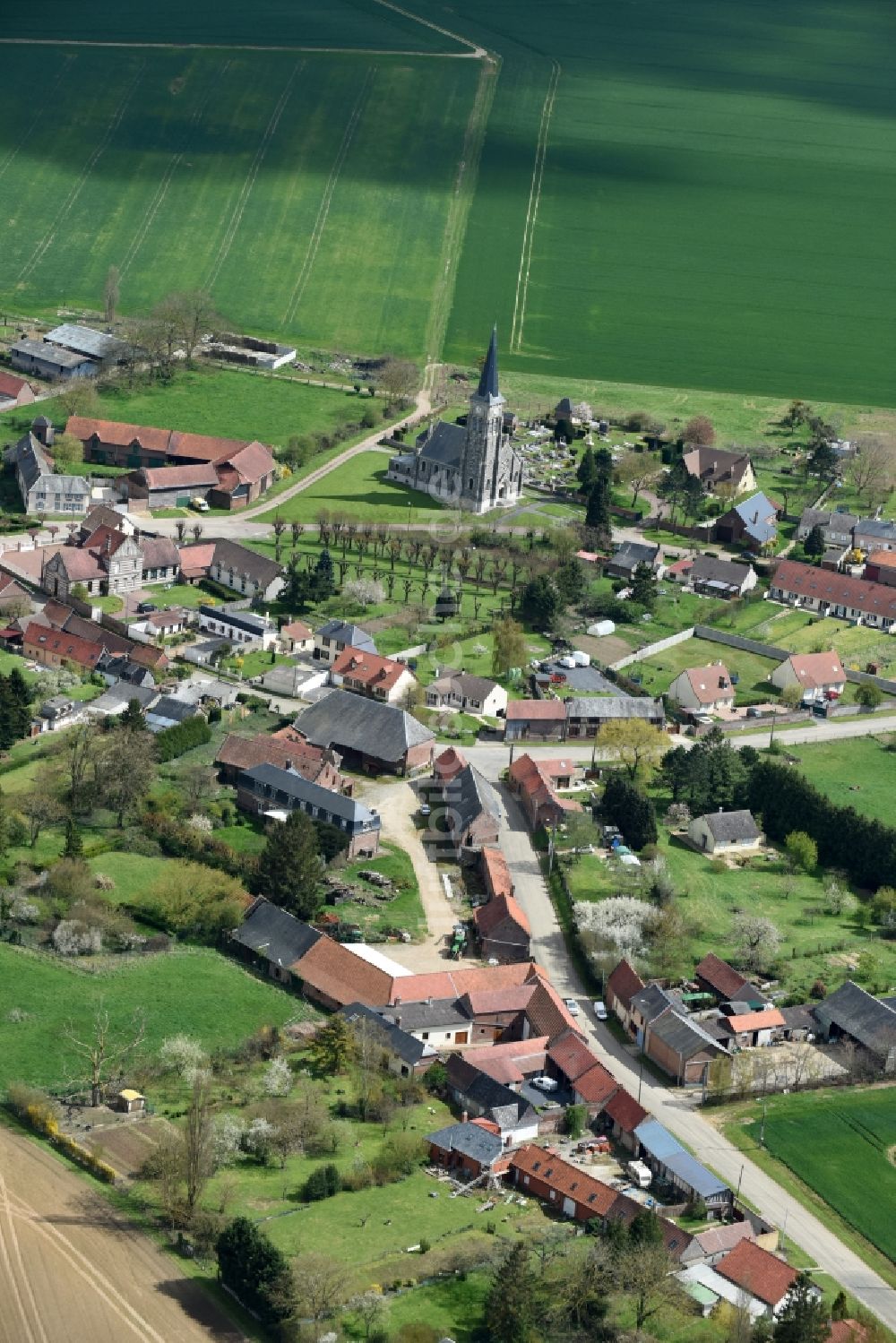 Coullemelle aus der Vogelperspektive: Dorf - Ansicht von Coullemelle in Nord-Pas-de-Calais Picardie, Frankreich