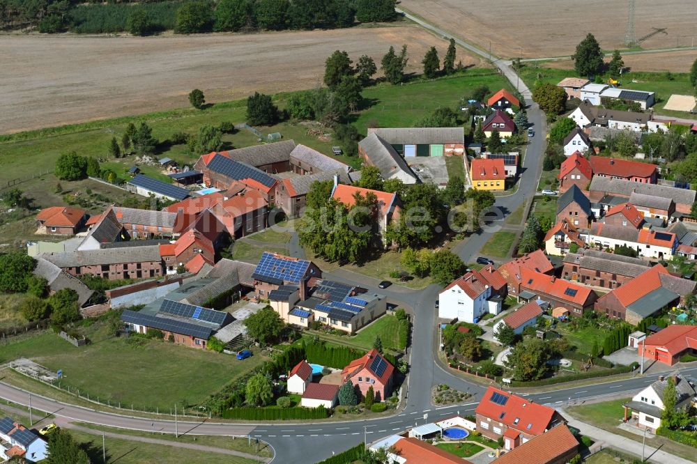 Dietrichsdorf aus der Vogelperspektive: Dorf - Ansicht in Dietrichsdorf im Bundesland Sachsen-Anhalt, Deutschland