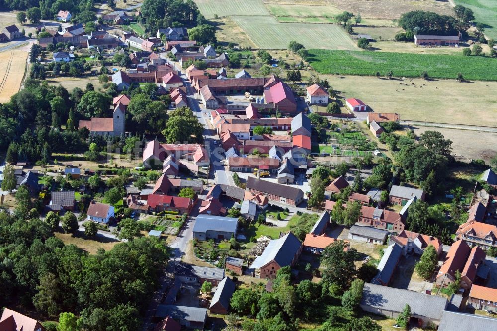 Dobberkau aus der Vogelperspektive: Dorf - Ansicht in Dobberkau im Bundesland Sachsen-Anhalt, Deutschland